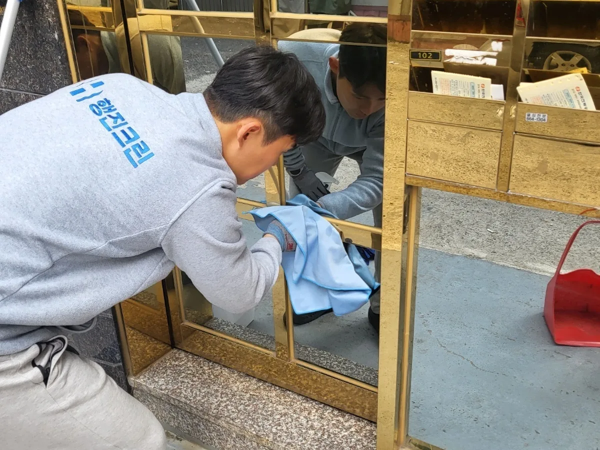 보은군 마로면 상가 난간·손잡이 계단실 위생청소 사례 - 행진크린