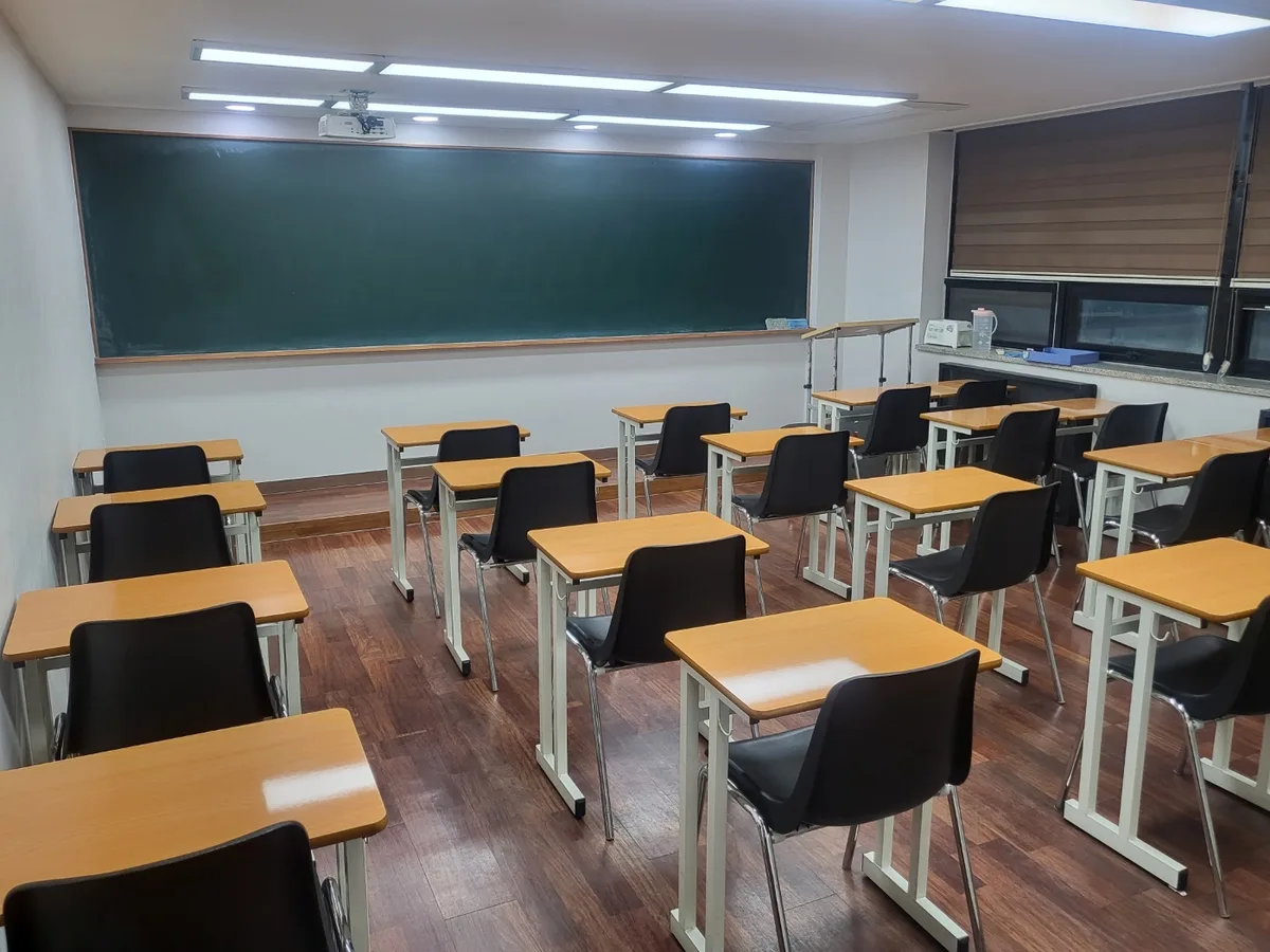 옥천군 동이면 어린이집 과학실 장비 주변 정밀 위생청소 사례 - 행진크린