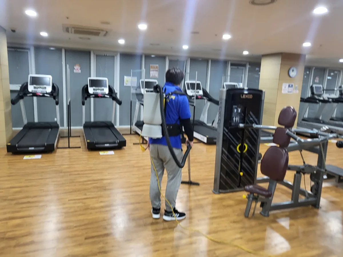 제천시 두학동 헬스장 샤워실 장비 주변 정밀 위생청소 사례 - 행진크린