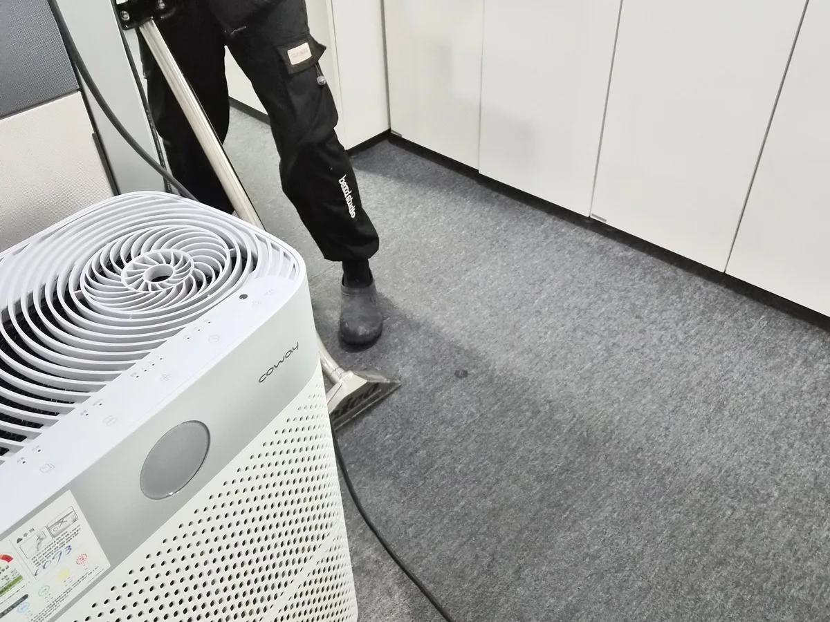 진천군 이월면 사업장 로비·복도 카페트 바닥 위생청소 사례 - 행진크린