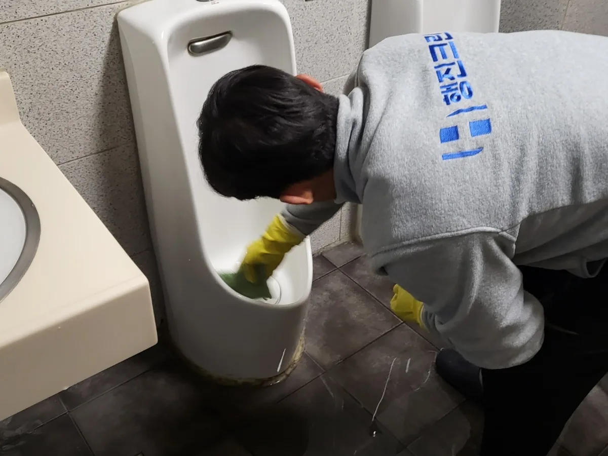 옥천군 청산면 학교 화장실 세면대 살균 위생청소 사례 - 행진크린